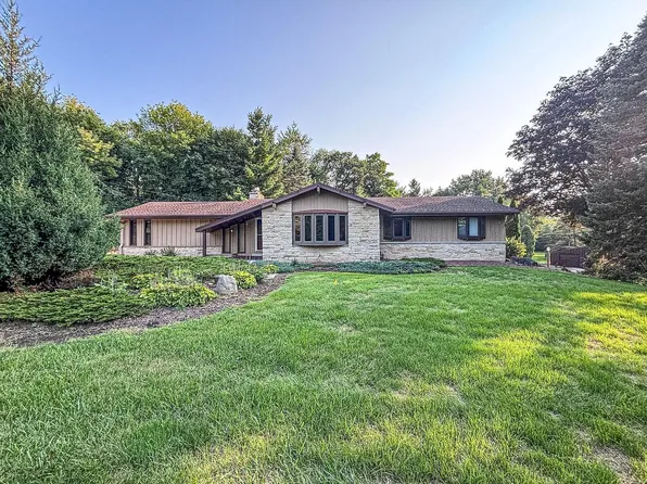 W228S5955 Arrow Ridge ROAD, Waukesha, WI 53189