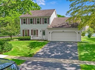 221 Foxmoor Rd, Fox River Grove, IL 60021