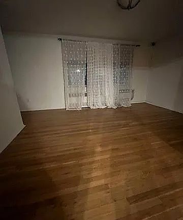 3rd image of 1621 W 10th St