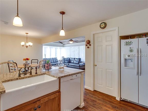5th image of 112 Sutherland Way #112