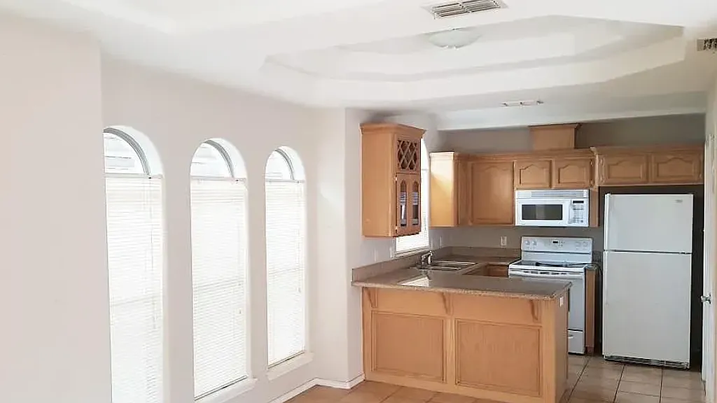 Building Photo - 1002 S Palm Dr #3