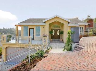 6840 Charing Cross Rd, Berkeley, CA 94705