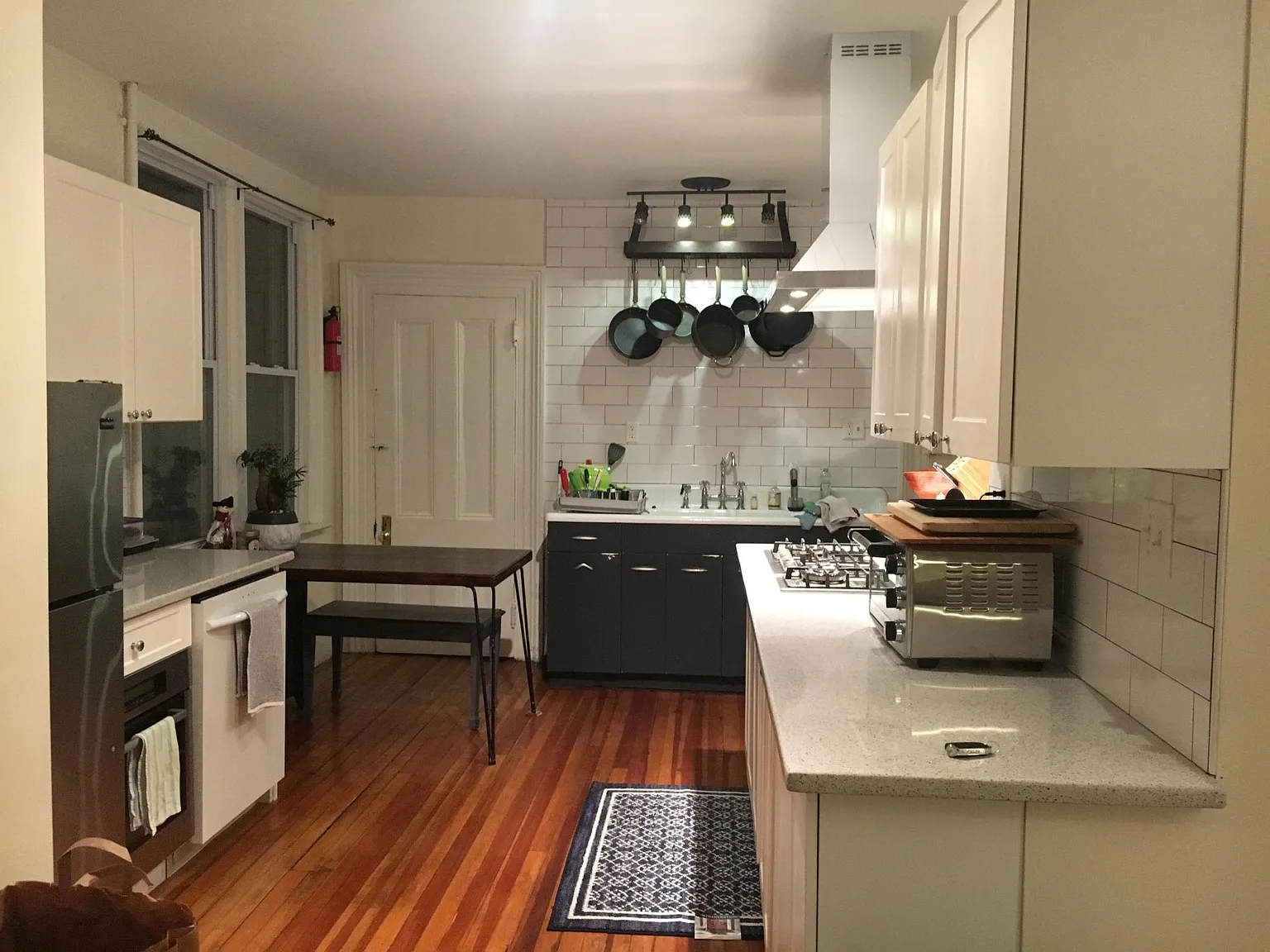 5 bed, 2.5 bath, 2950 sqft, $4,950 — Photo 3
