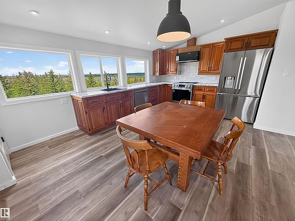 3rd image of 55301 Range Road 272