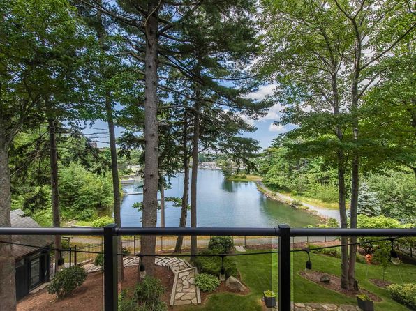 34 Cedarbank Ter, Halifax, NS B3P 2T4
