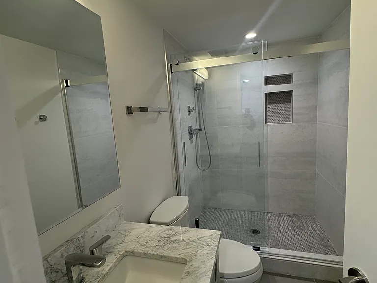 5726 Clarence Ave — Photo 11