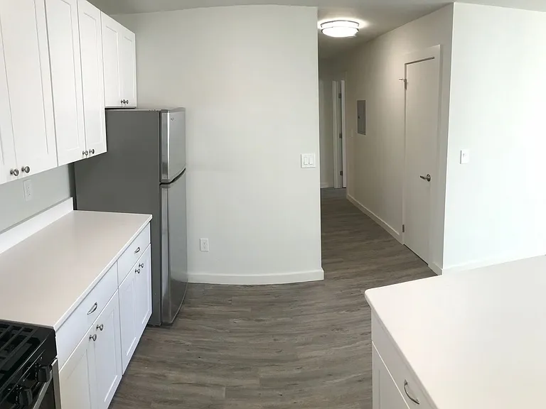 320 7th Ave — Photo 5