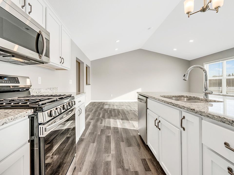 5 Bedroom 3 Bath Former Model Home Is Now For Rent !