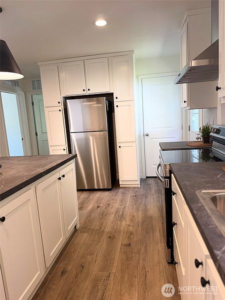 4th image of 8597 Golden Valley Drive
