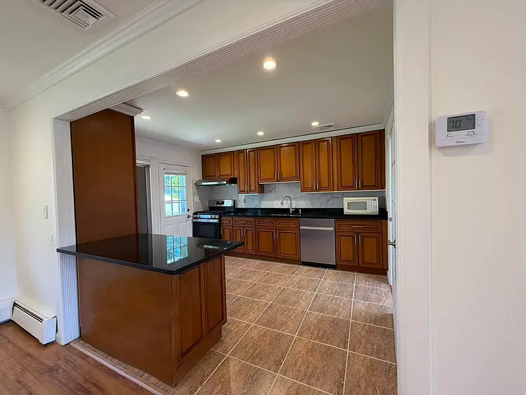 106 Robbins Ln — Photo 7