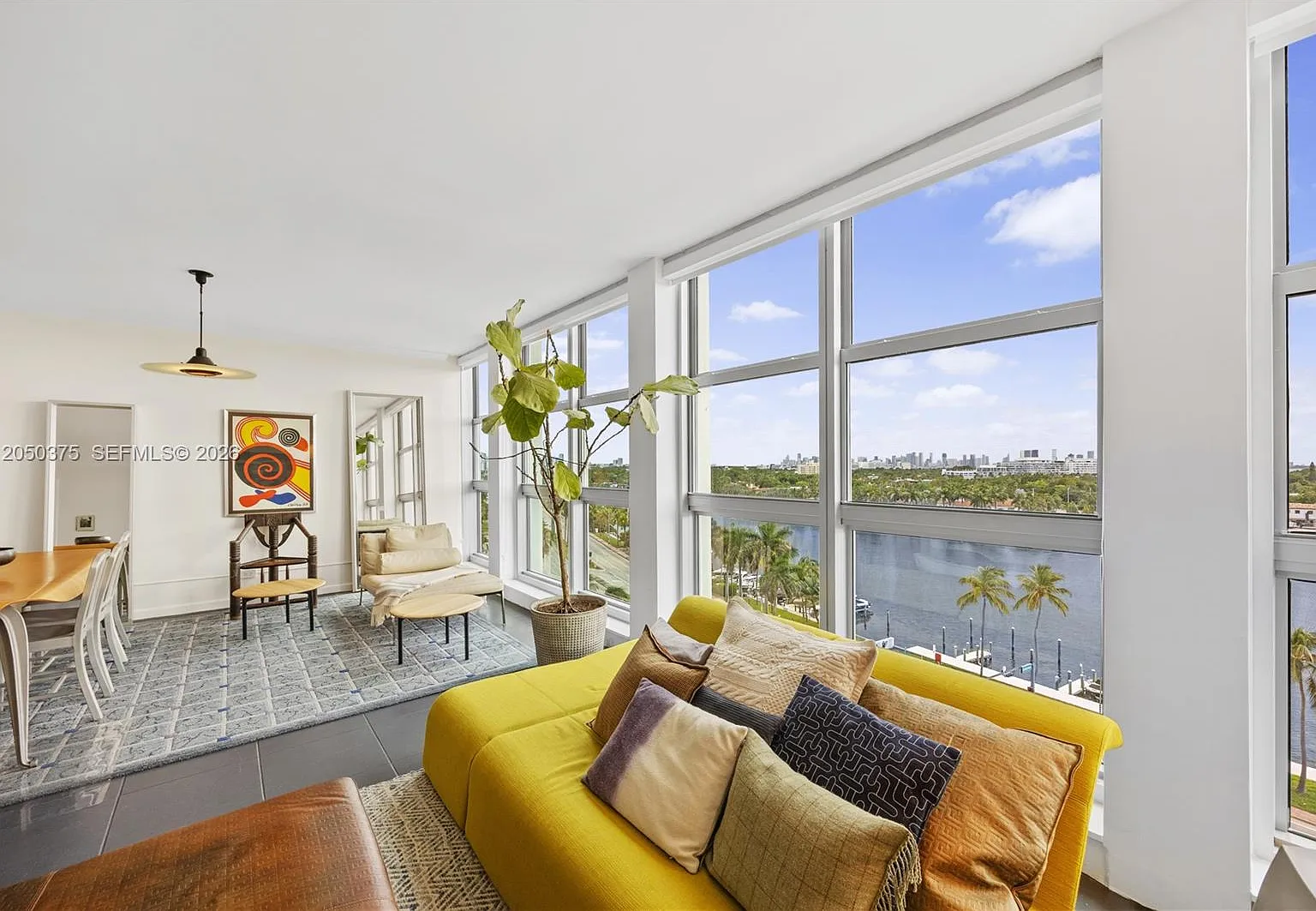 Crystal House Condo — Photo 2
