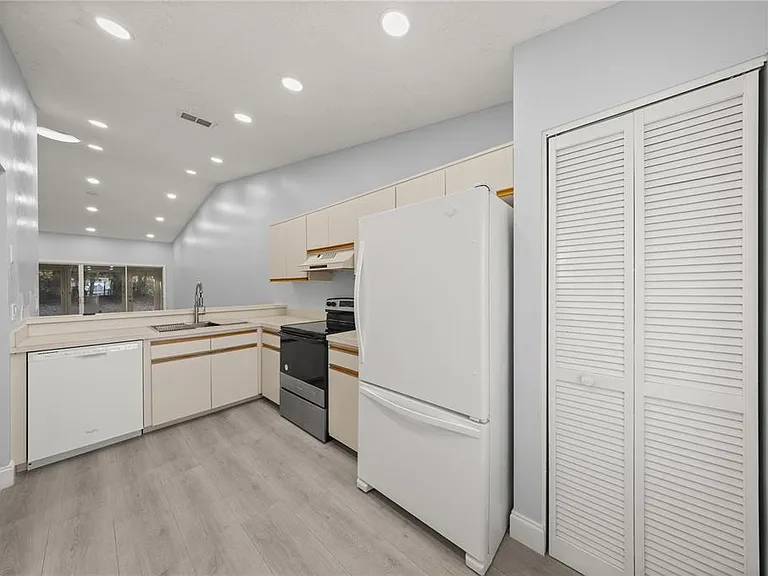 10441 SW 85th Ct — Photo 9