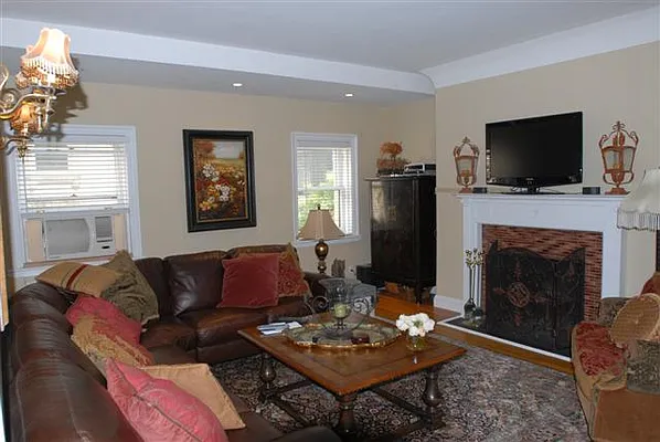 Rented by G. Laurie Cooper | media 7