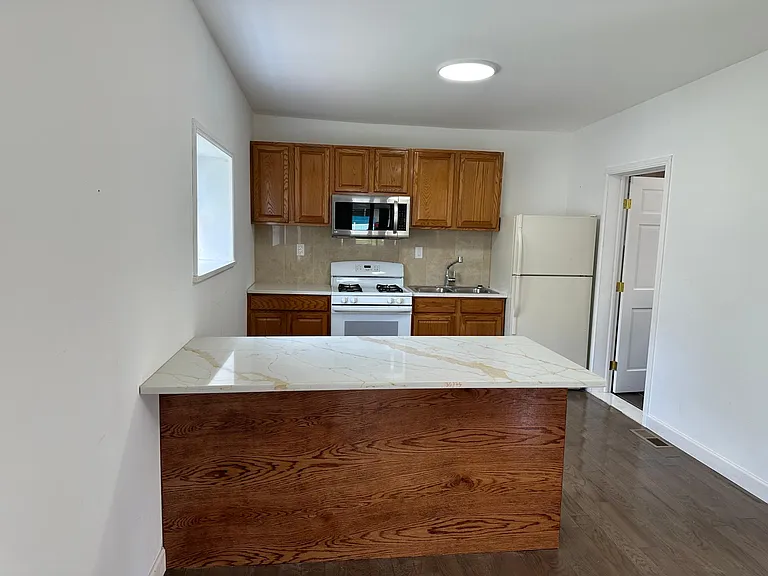 507 Jackson St — Photo 15