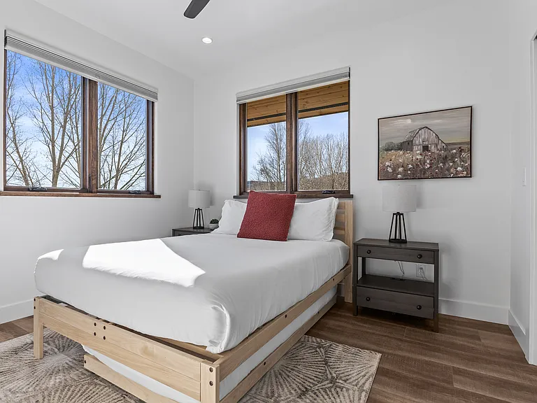Queen Size Bed|Twin Trundle Underneath