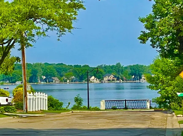 161 3rd St, Excelsior, MN 55331