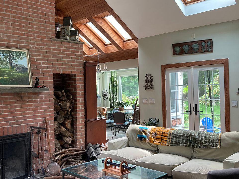 2nd image of 42 Mumford Cove Rd