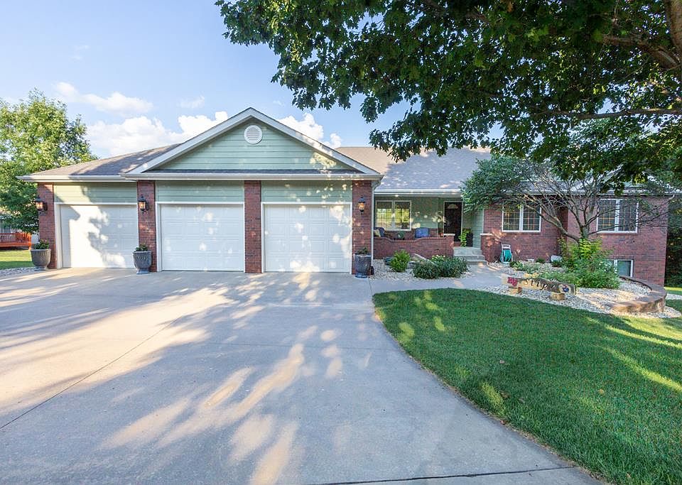 1st image of 3700 Peachtree Cir