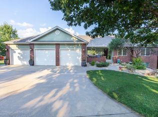 3700 Peachtree Cir, Manhattan, KS 66503