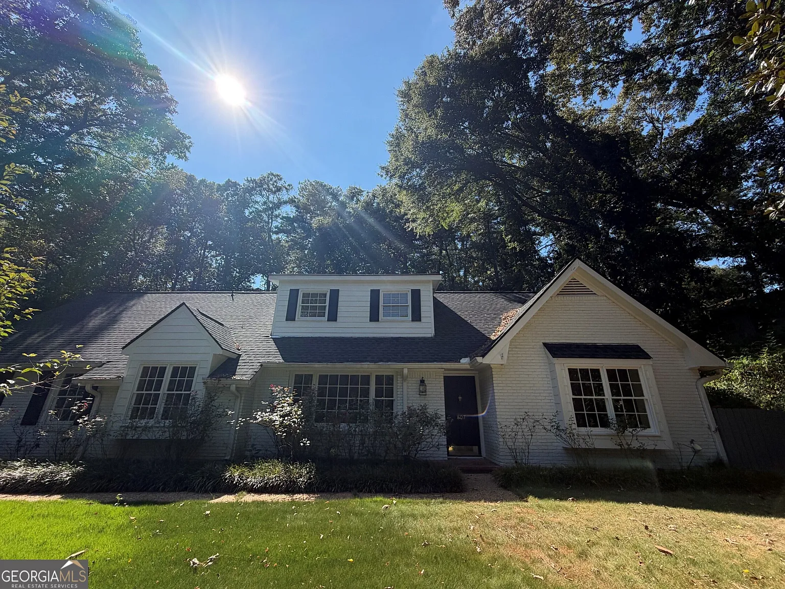 4 bed, 3.0 bath, 2618 sqft, $2,300 — Photo 1
