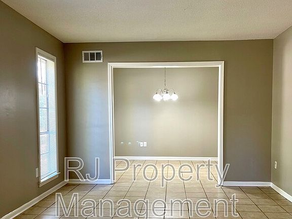 4th image of 3065 Pine Allee Cv