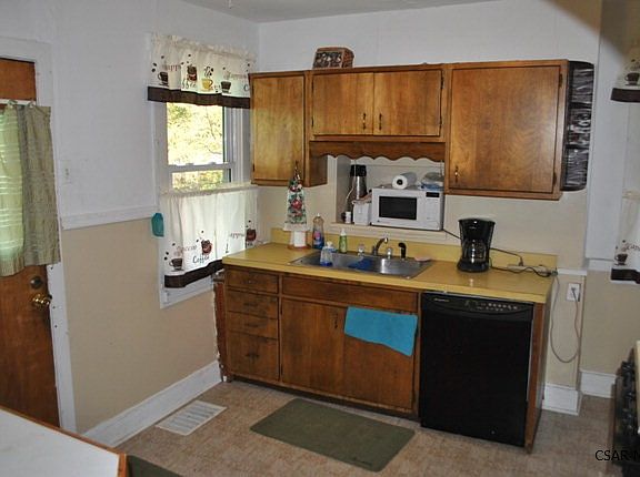 5th image of 1021 Bedford St