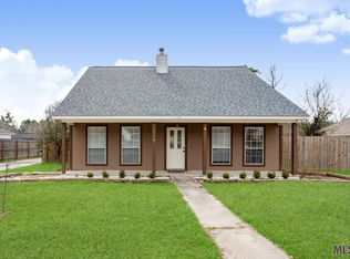 1618 Weeping Willow Dr, Denham Springs, LA 70726