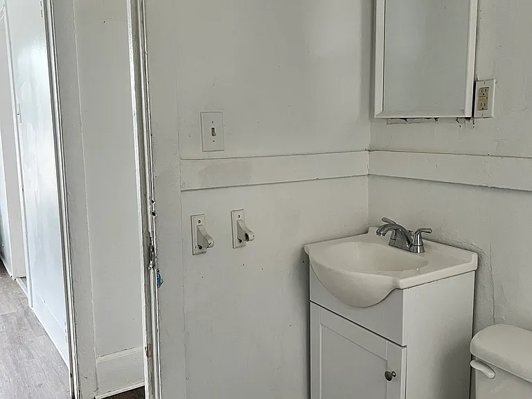 839 E 26th St #2 — Photo 21