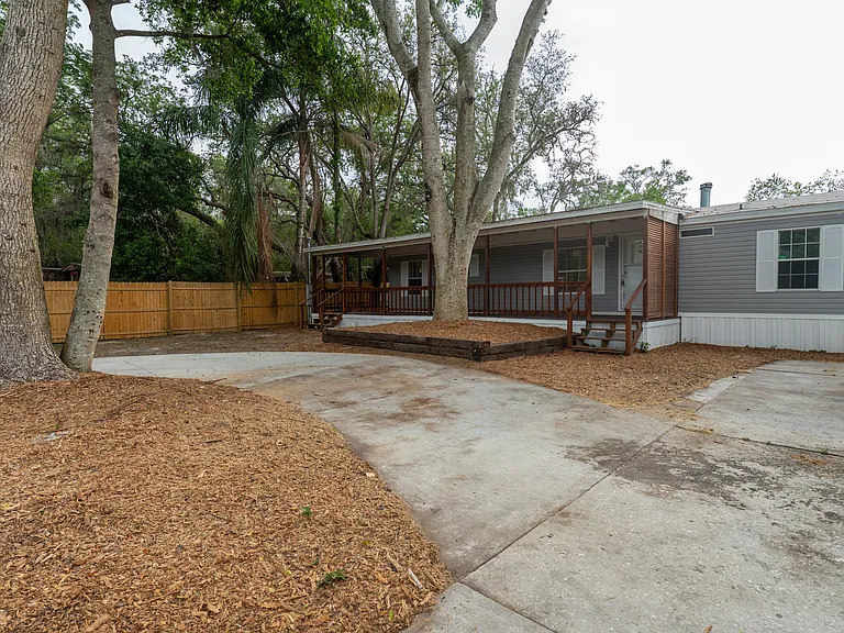9520 Merton St — Photo 11