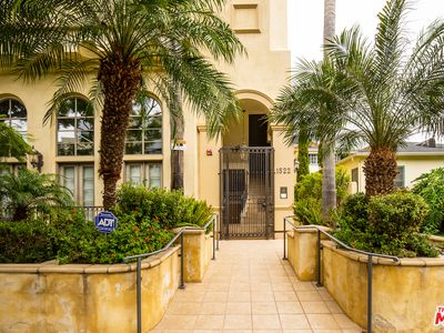 1522 S Bentley Ave APT C, Los Angeles, CA, 90025