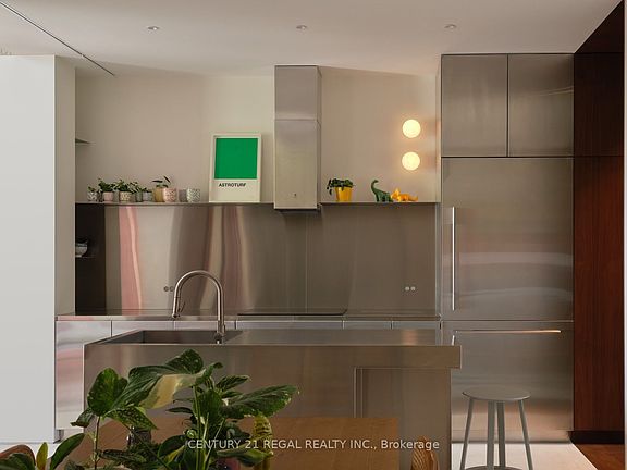 4th image of 275 Keewatin Ave