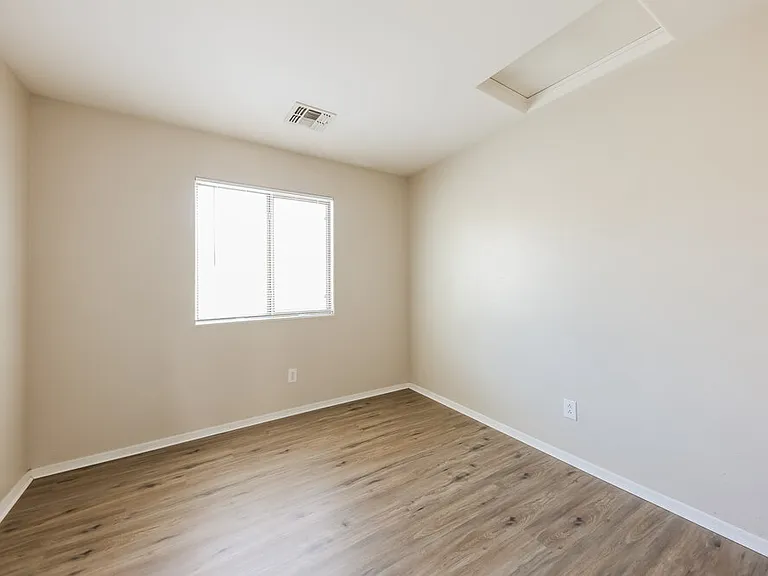 7222 S 37th Dr — Photo 14