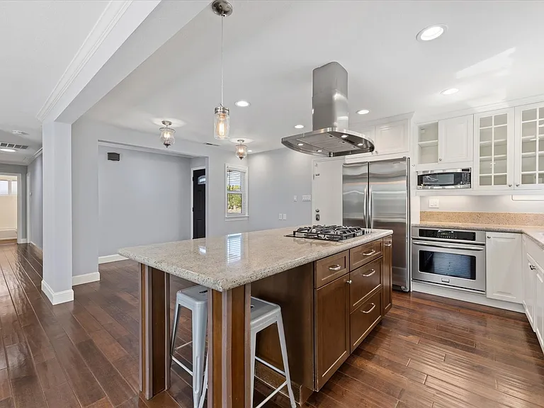 2464 Aram Ave — Photo 8