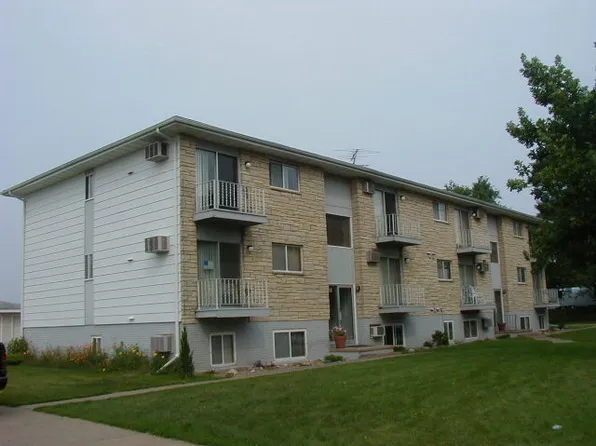 612 S Walnut St, Monticello, IA 52310