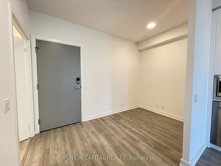 50 Upper Mall Way #1403 — Photo 8