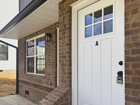2nd image of 122 Robinhood Dr SE