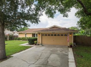 18309 Swan Lake Dr, Lutz, FL 33549