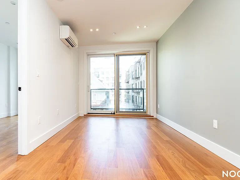675 E 32nd St #35 — Photo 5