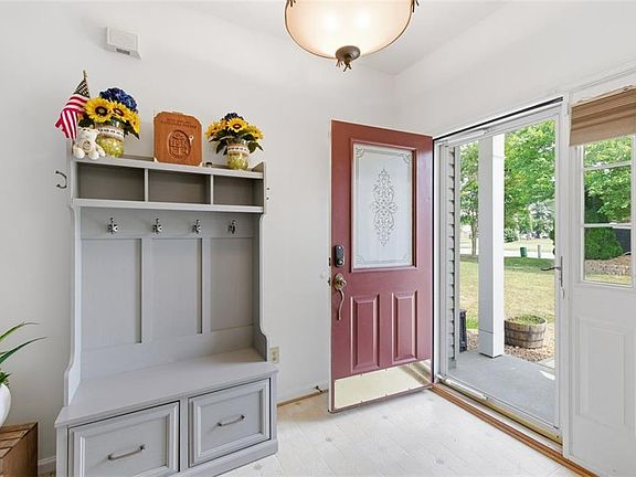 2nd image of 204 Joshua Cir