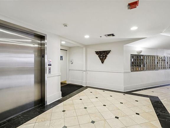 4th image of 700 S Peters St APT 316