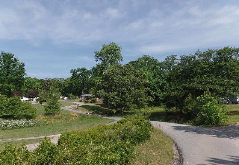 2nd image of 151 Thompson Dr