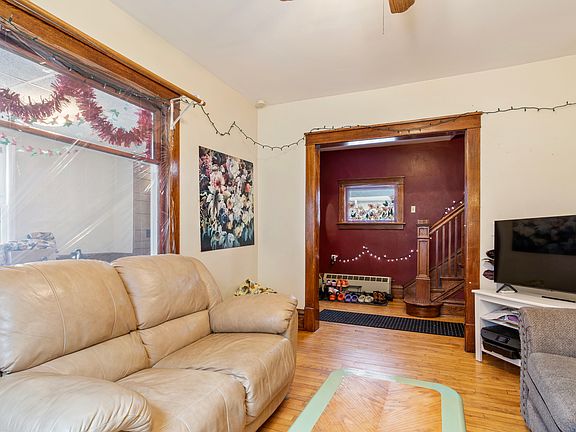 5th image of 1028 23rd Ave SE