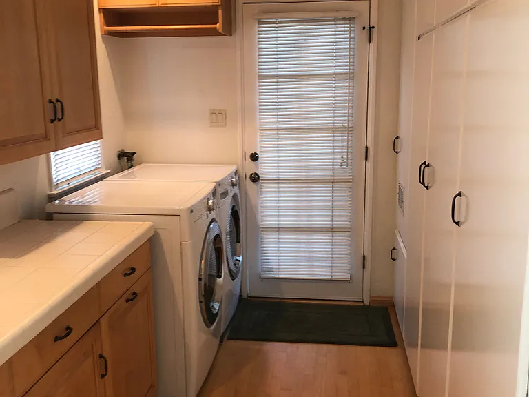 535 S Niagara St — Photo 8