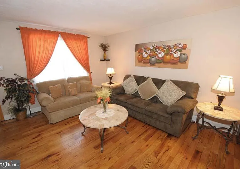 324 Dawson St — Photo 4