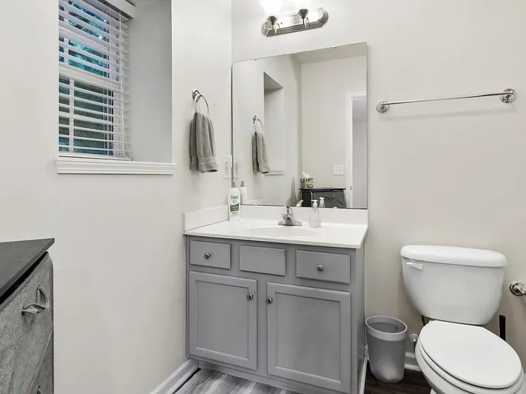 301 Courtney Cir — Photo 2