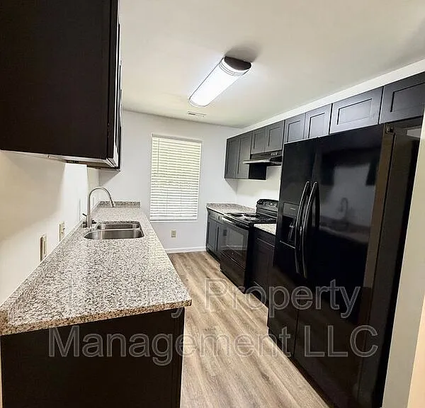 534 E 6th Ave — Photo 9