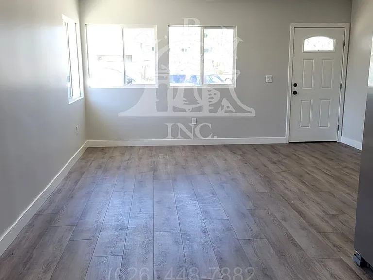 13872-13874 Saranac Dr — Photo 2