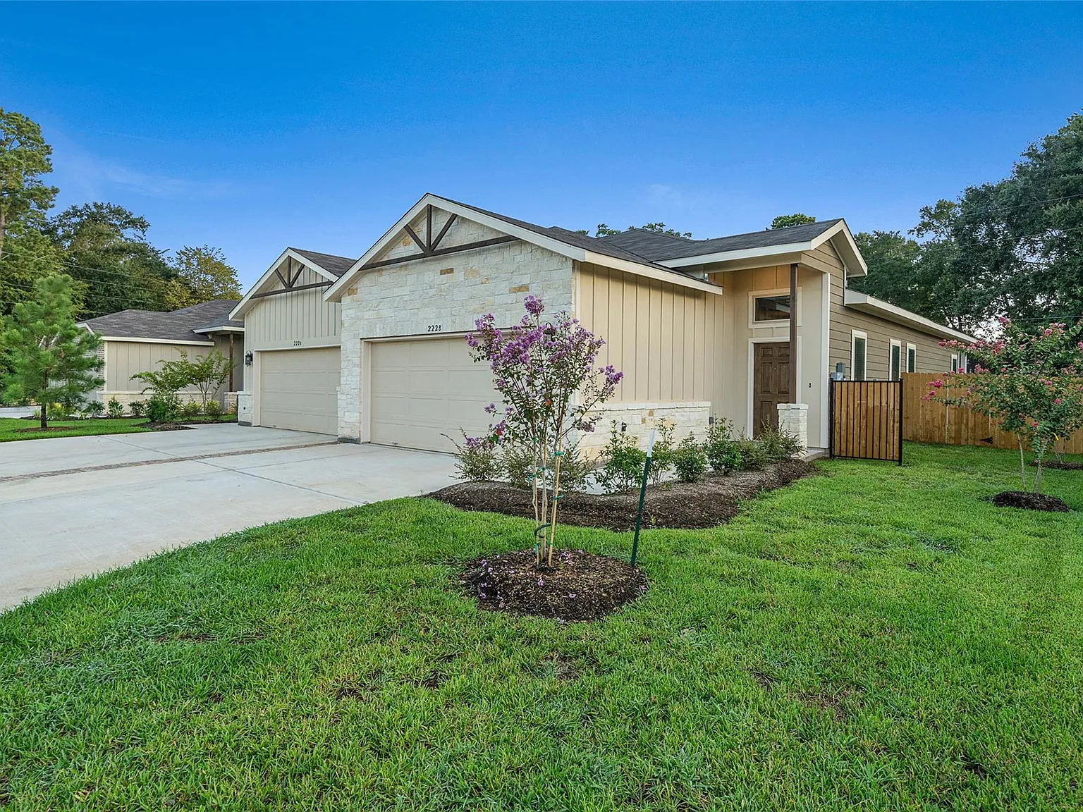3 bed, 2.0 bath, 1272 sqft, $1,695 — Photo 2