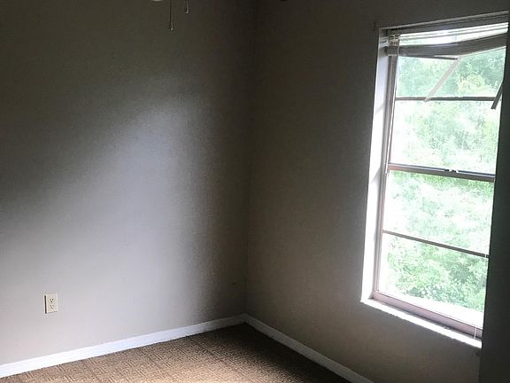 4th image of 1202 Pleasant Oaks Ct