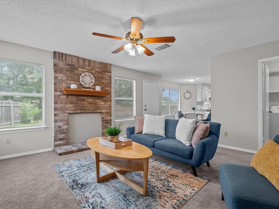 1st image of 406 Oakcrest Dr